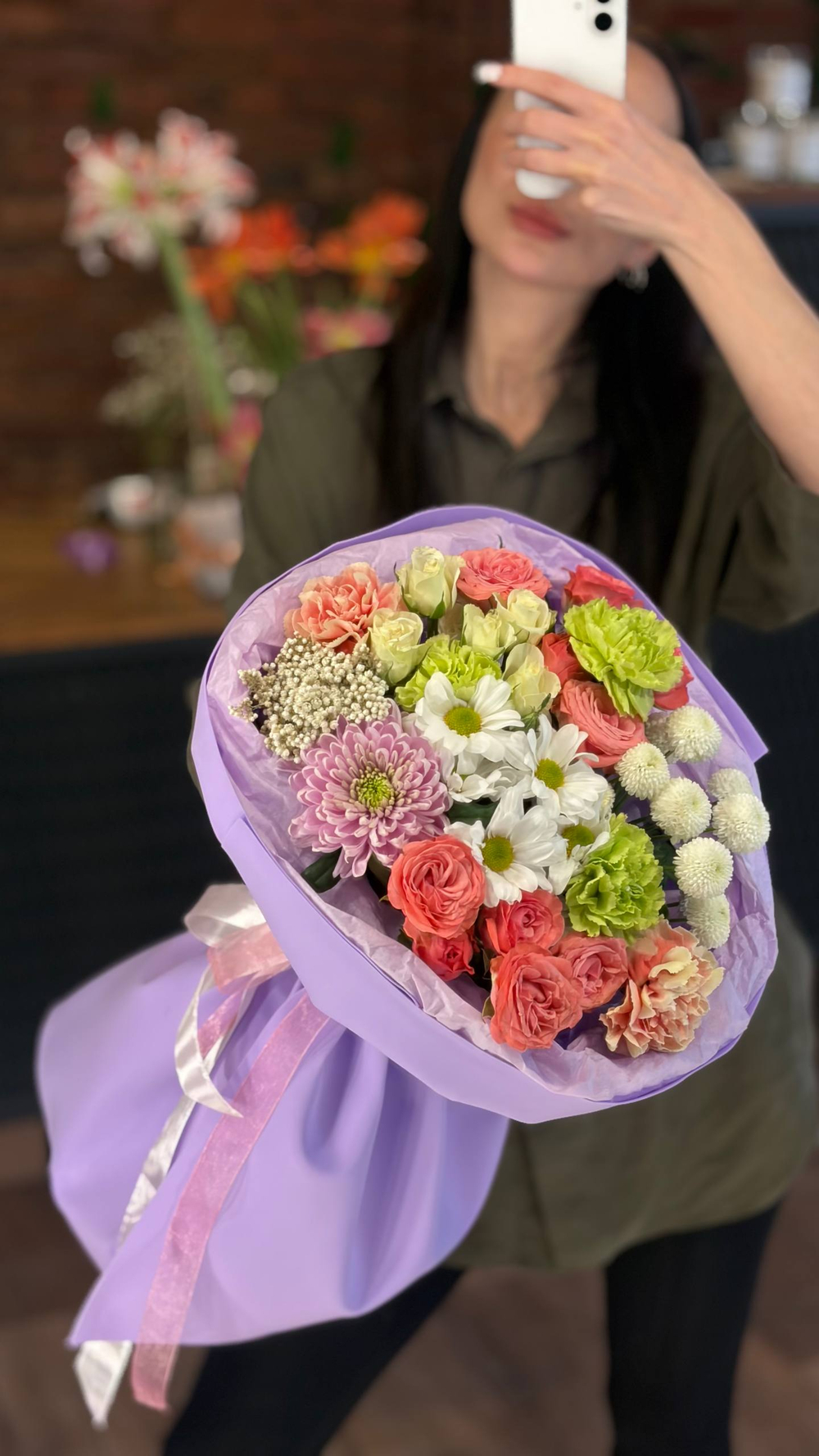 Букет в фиолетовой упаковке