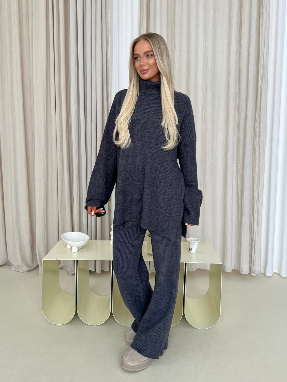 Шерстяной костюм серый