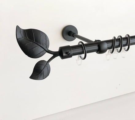 Карниз кованый рифленый для штор Вяз d20 однорядный, цвет черный матовый