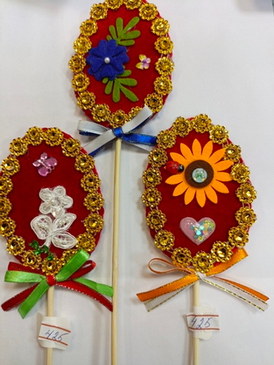 Декоративное яйцо из фетра на палочке длина 30см.