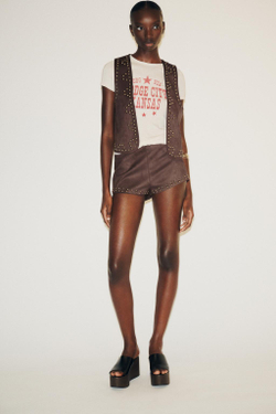 ZARA ЖИЛЕТ ИЗ ИСКУССТВЕННОЙ ЗАМШИ С ЗАКЛЕПКАМИ, ШОКОЛАДНЫЙ