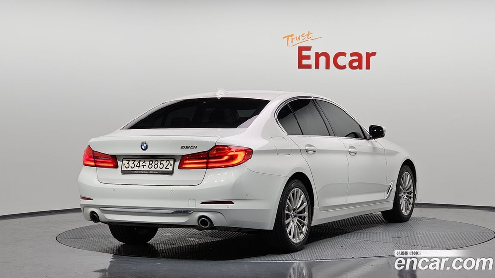 BMW 5 Series (G30) 520i Luxury (08.2020)
