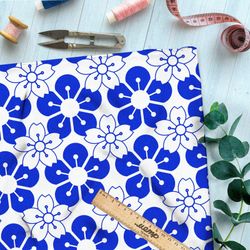 Ткань штапель белые и синие цветы на белом фоне