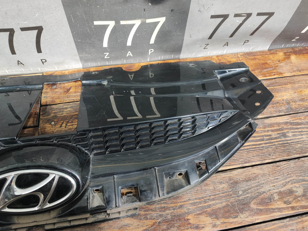Решетка радиатора Hyundai ix35 (LM) 10-15 Б/У Оригинал 863512Y000