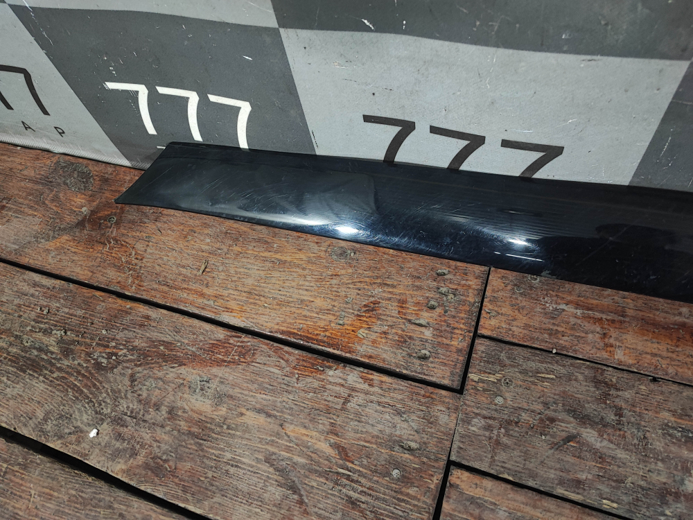 Накладка лобового стекла правая Ford Explorer 5 10-19 Б/У Оригинал BB5Z7803144AA