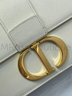 Белая сумка Dior 30 Montaigne (Диор) из зернистой кожи