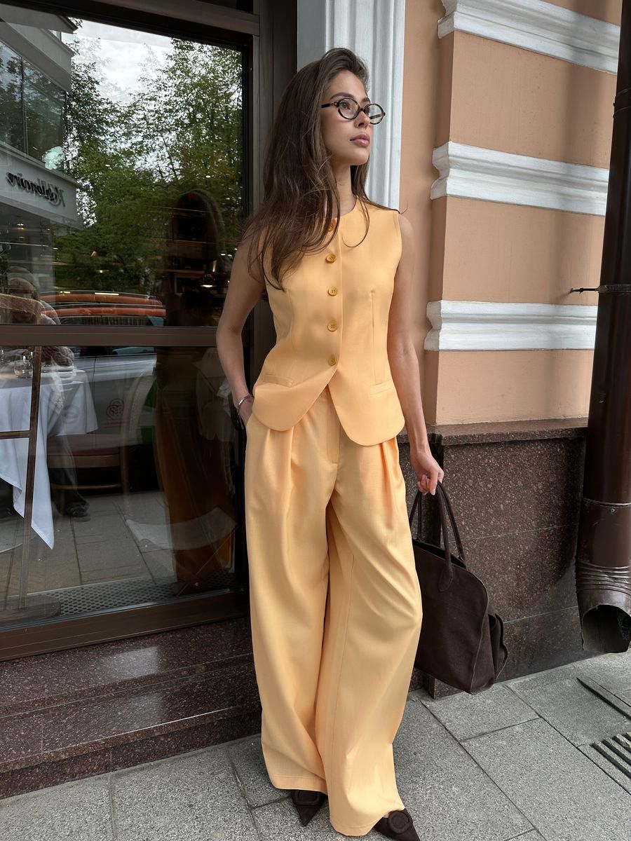 Брюки из тонкой шерсти на заниж. талии со складками канарейка