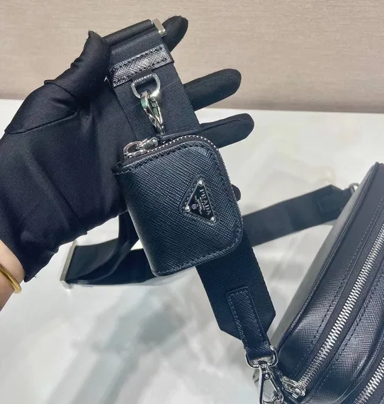 Сумка через плечо Prada из кожи Saffiano