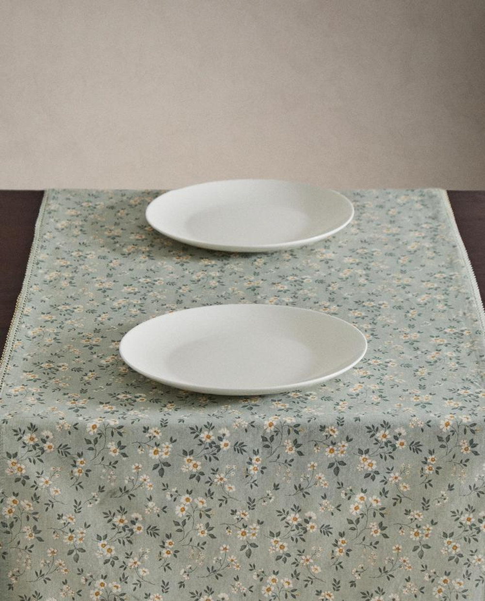 ZARA HOME СКАТЕРТЬ-ДОРОЖКА НА СТОЛ «ПОЛЕВЫЕ ЦВЕТЫ» С КРУЖЕВОМ, СИНИЙ