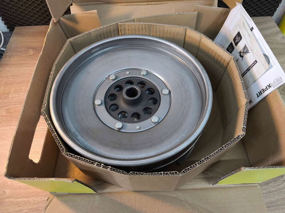 Двухмассовый маховик Luk Audi  A4 B8  A5 8TA