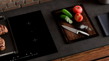 Сервисными специалистами 