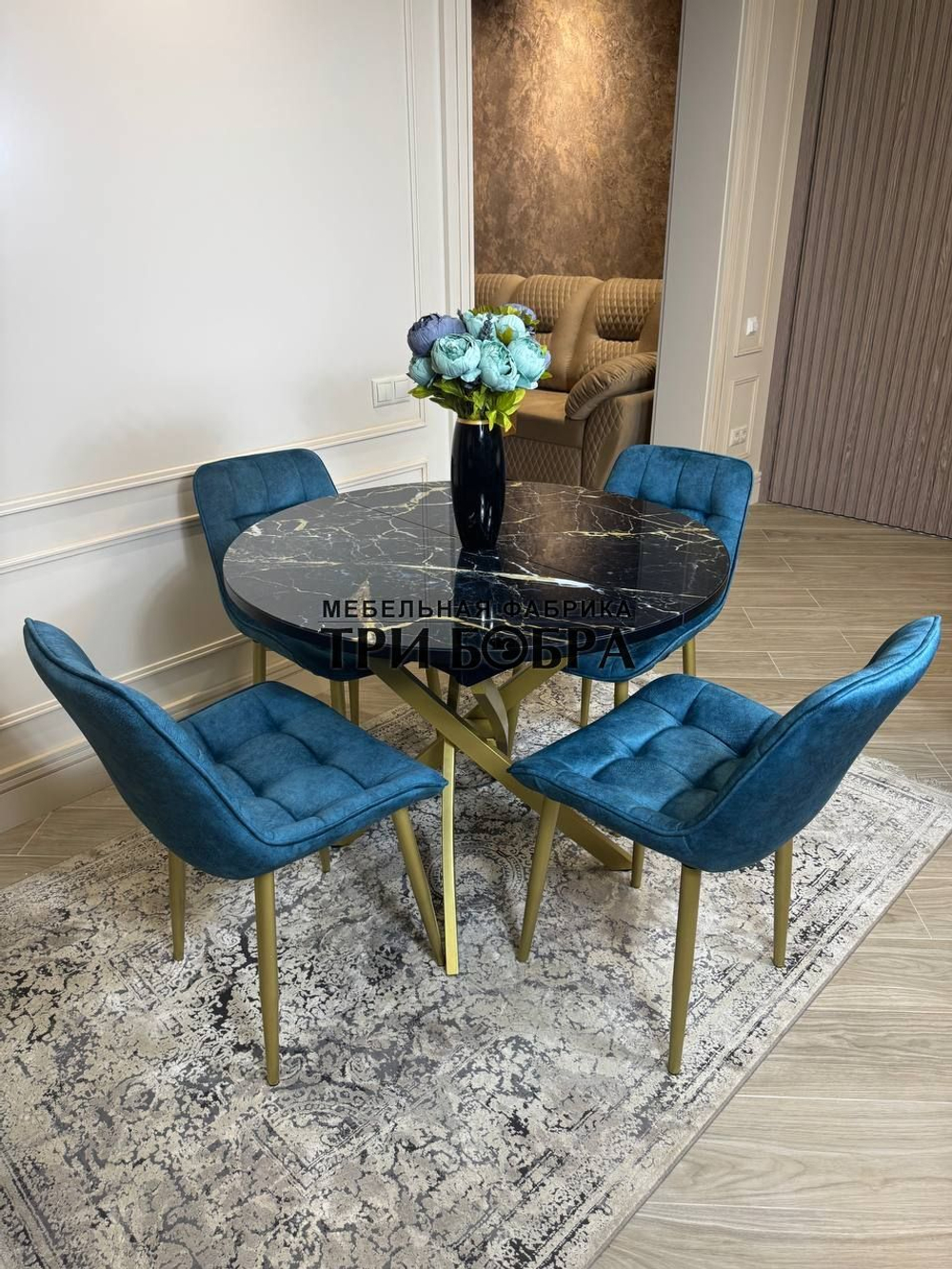 Круглый раздвижной стол "Черный мрамор", и стулья "Бостон" синий