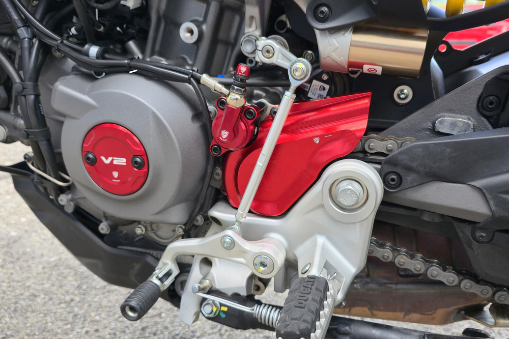 CP179 CNC RACING FR SPROCKET COVER (MTS V2 2025)