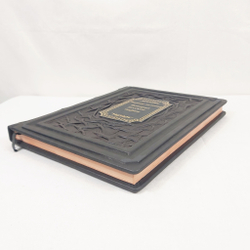 Книга в переплёте из натуральной кожи "Черное золото. История русской нефти"