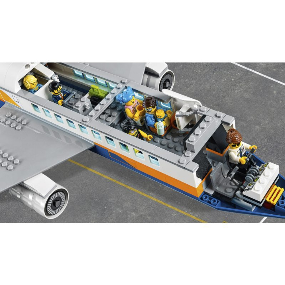 Конструктор LEGO City - Пассажирский самолет 60262