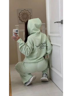 Спортивный костюм на весну с капюшоном