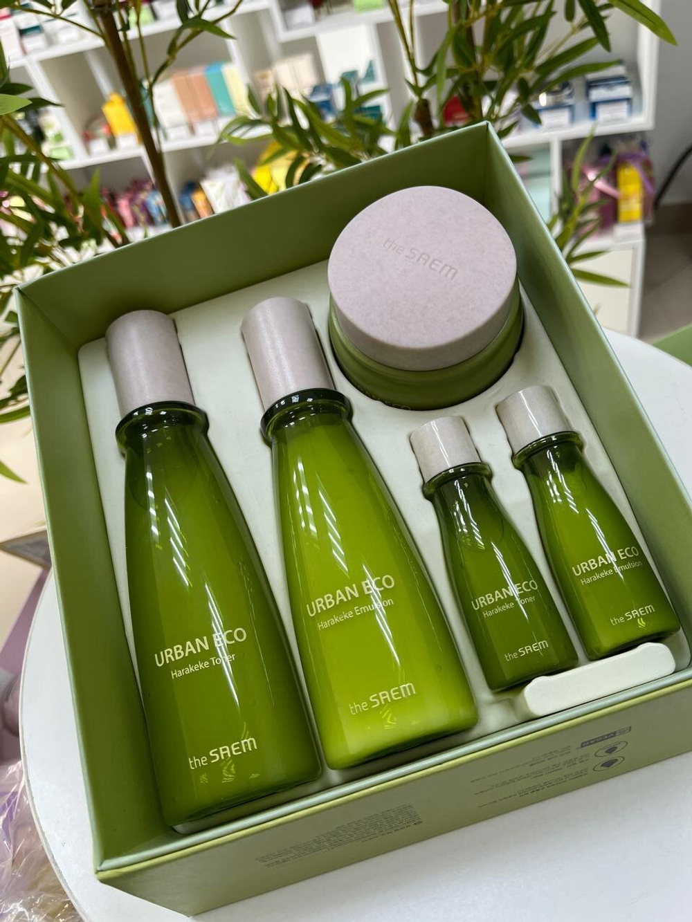 The SAEM Harakeke VEGAN D Набор космет. средств Urban Eco Harakeke Deep Moisture Skin Care 3 Set