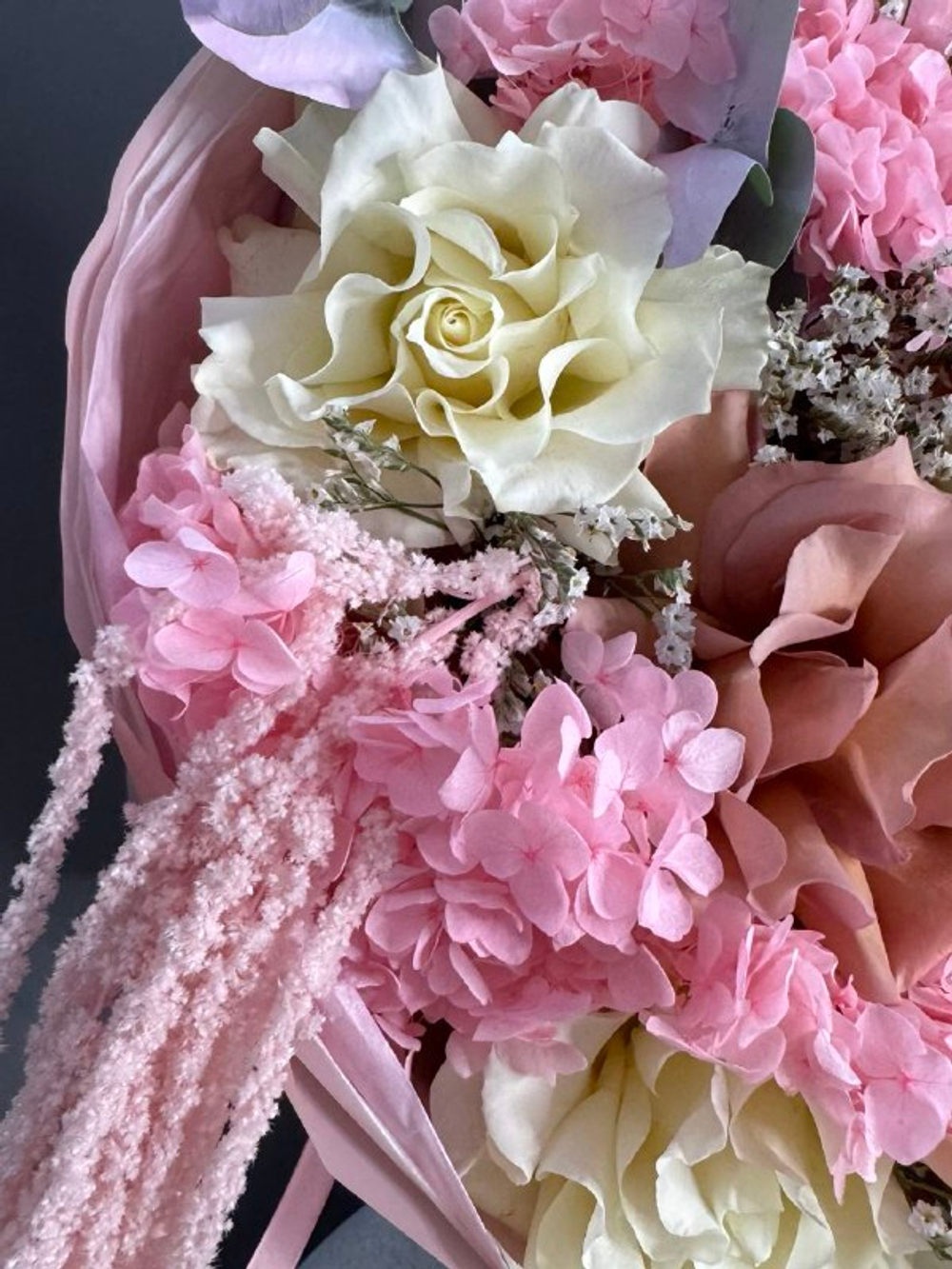 Авторский букет с гортензиями и французскими розами