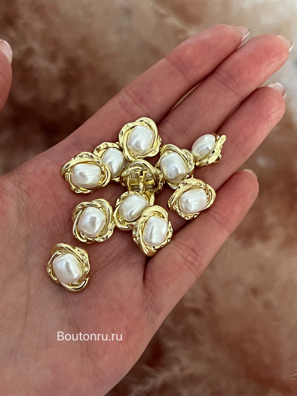 Пуговицы жемчужные в золотистом металле овальные