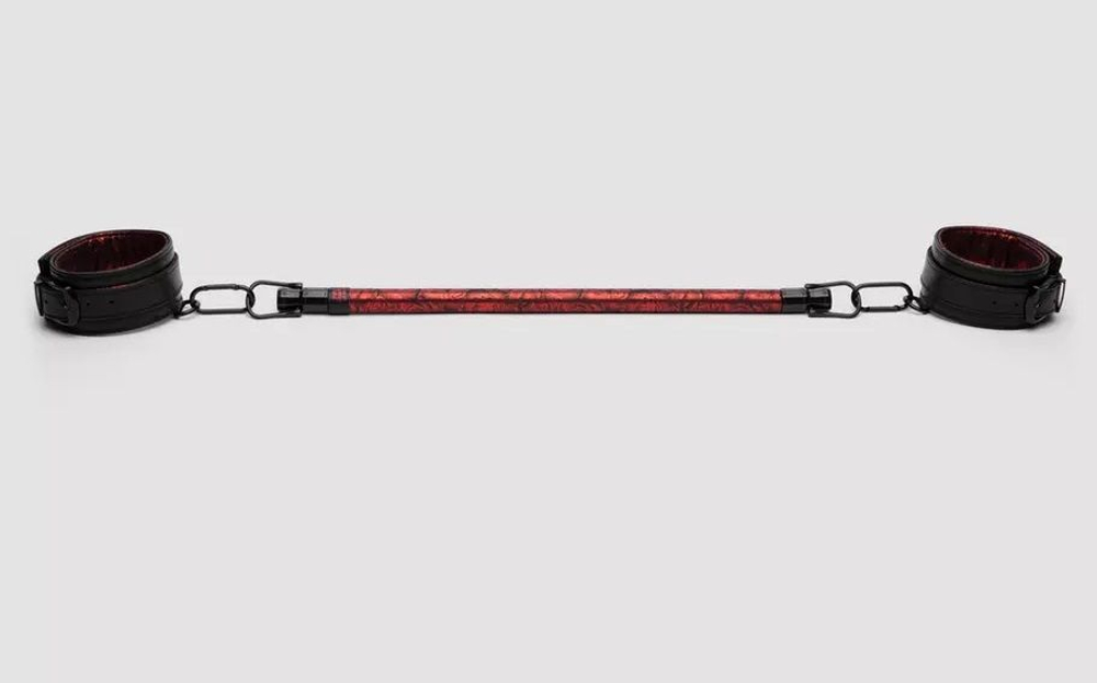 Распорка для ног Reversible Restraint Bar with Cuffs (Цвет: красный с черным)