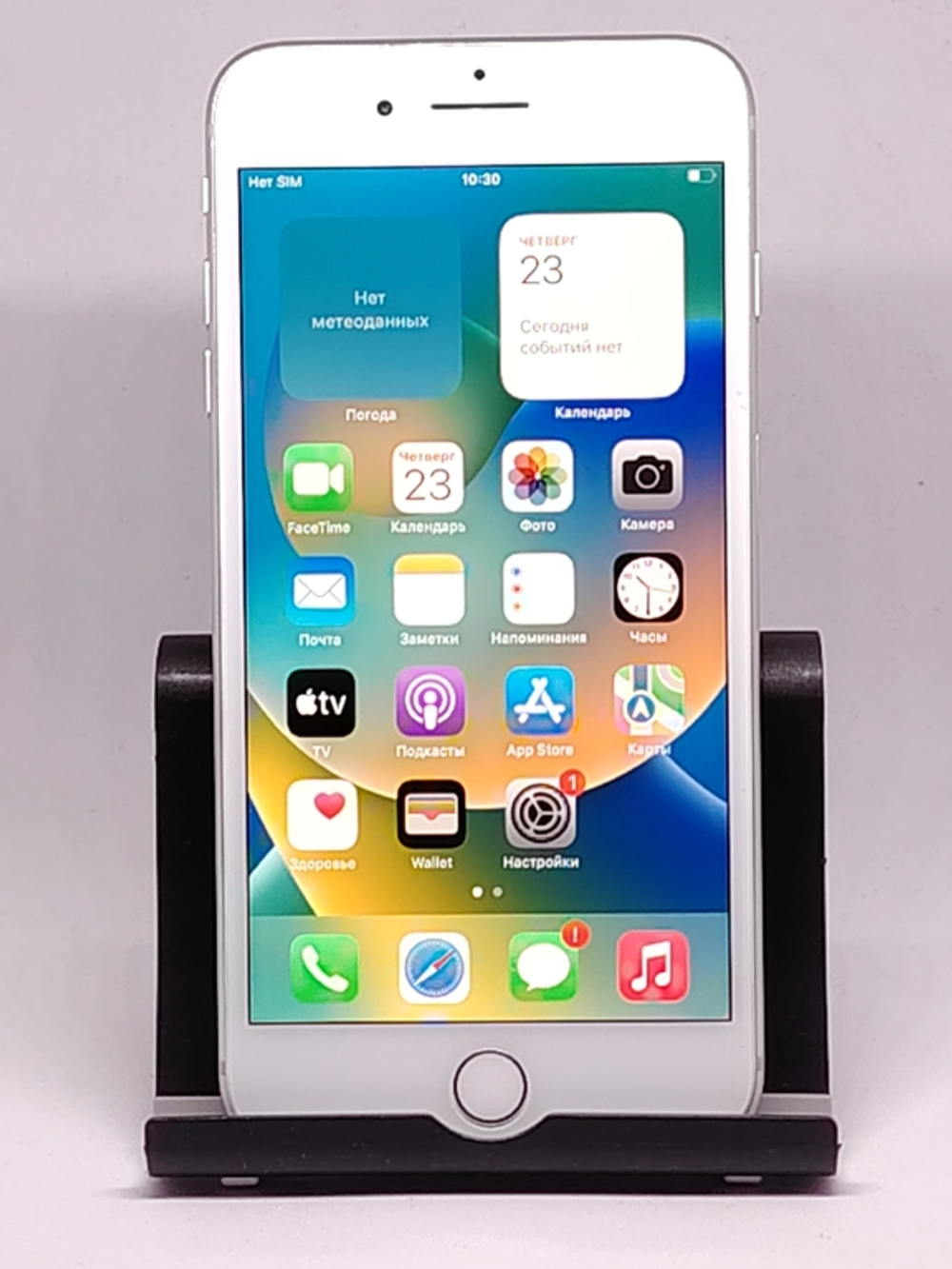 Смартфон iPhone 8 plus серебристый 64Gb