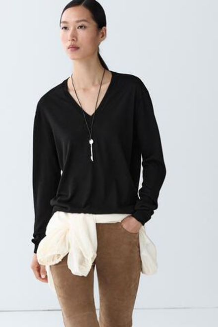 Massimo Dutti Джемпер из шерсти с V-образным вырезом, черный