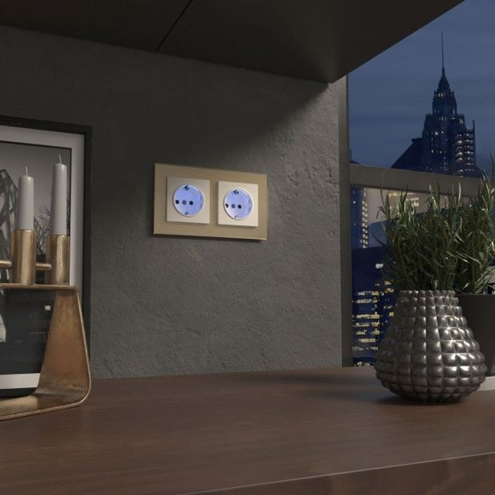 Розетка с подсветкой (слоновая кость)