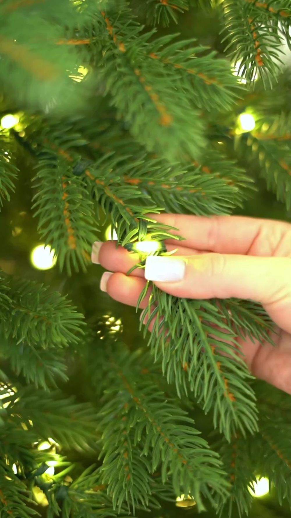 Елка с гирляндой «Русская» (Литая хвоя) 240 см / 2,4 м