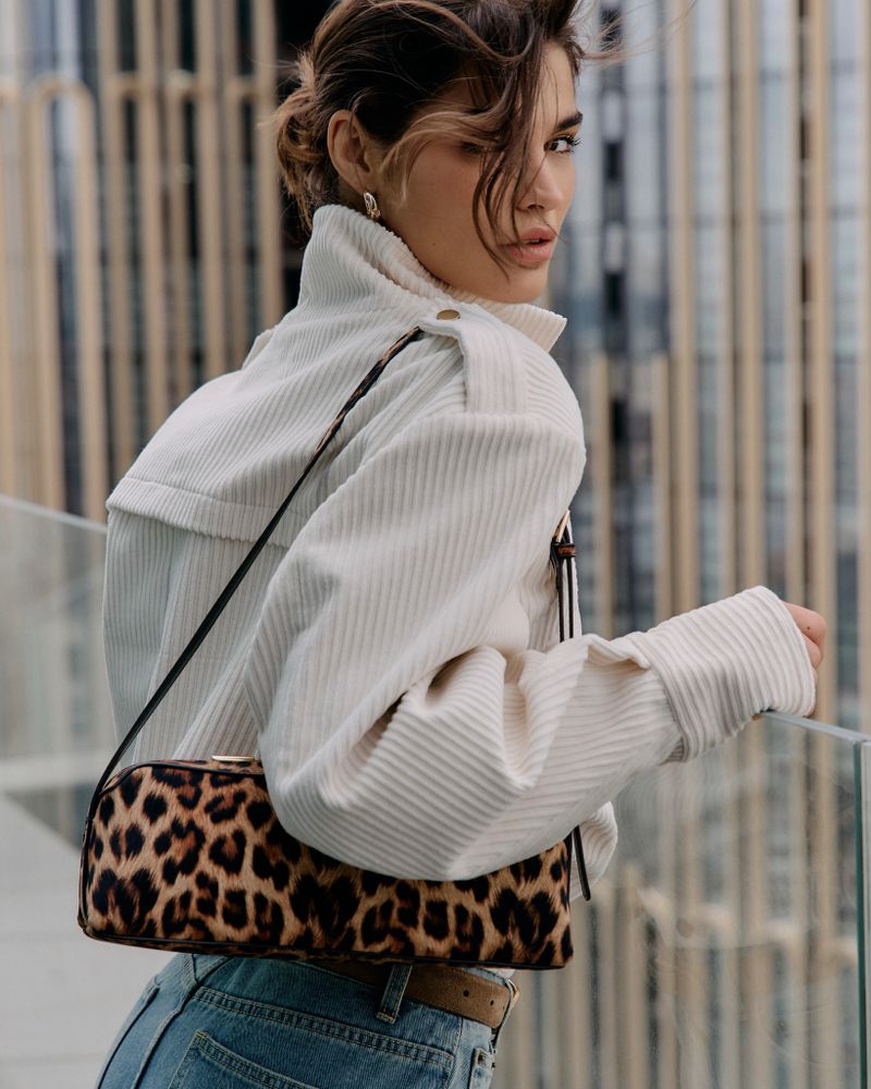 Бомбер из вельвета молочный