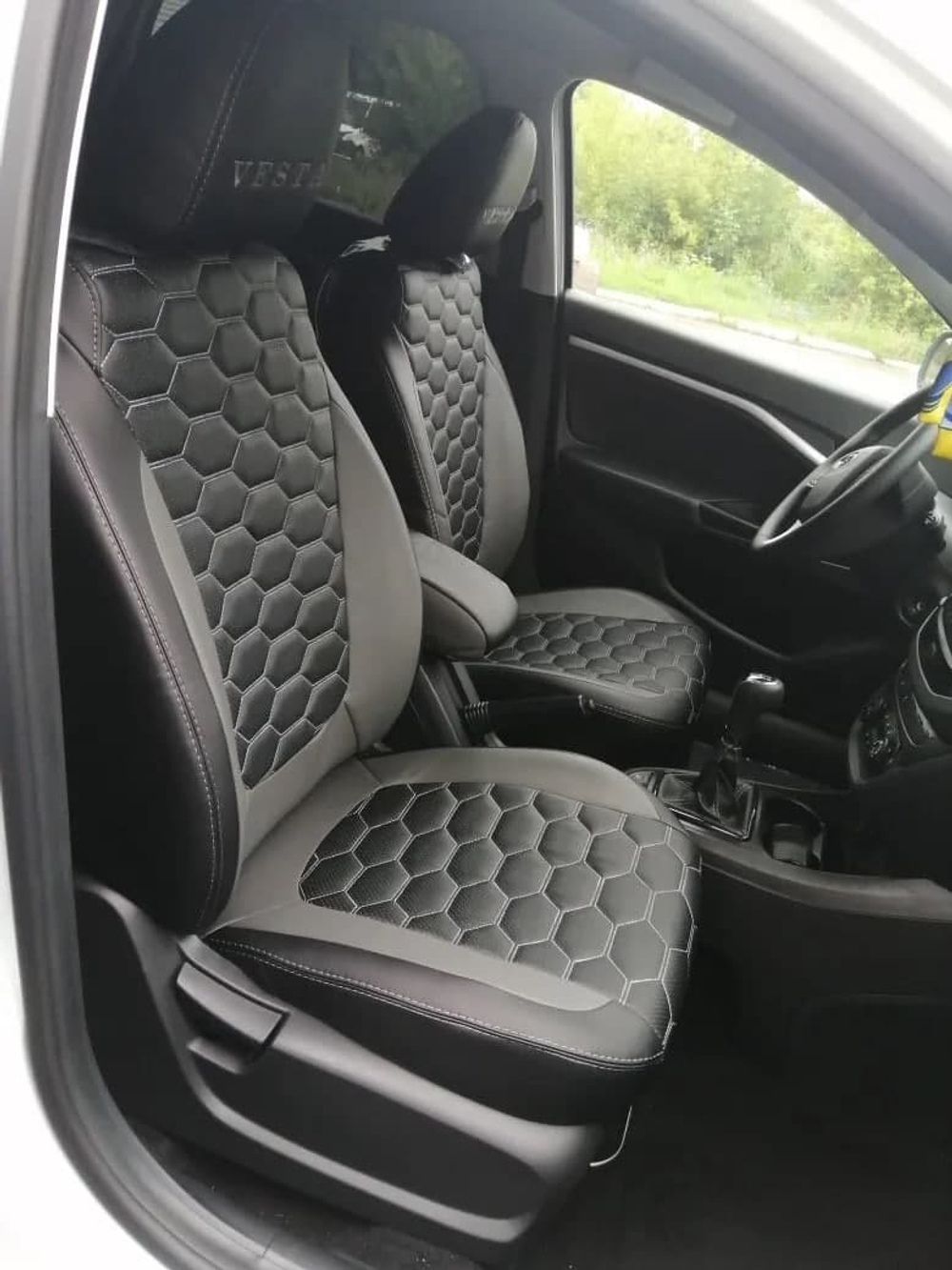 Чехлы Lada Vesta 3D (Модель Соты №2)