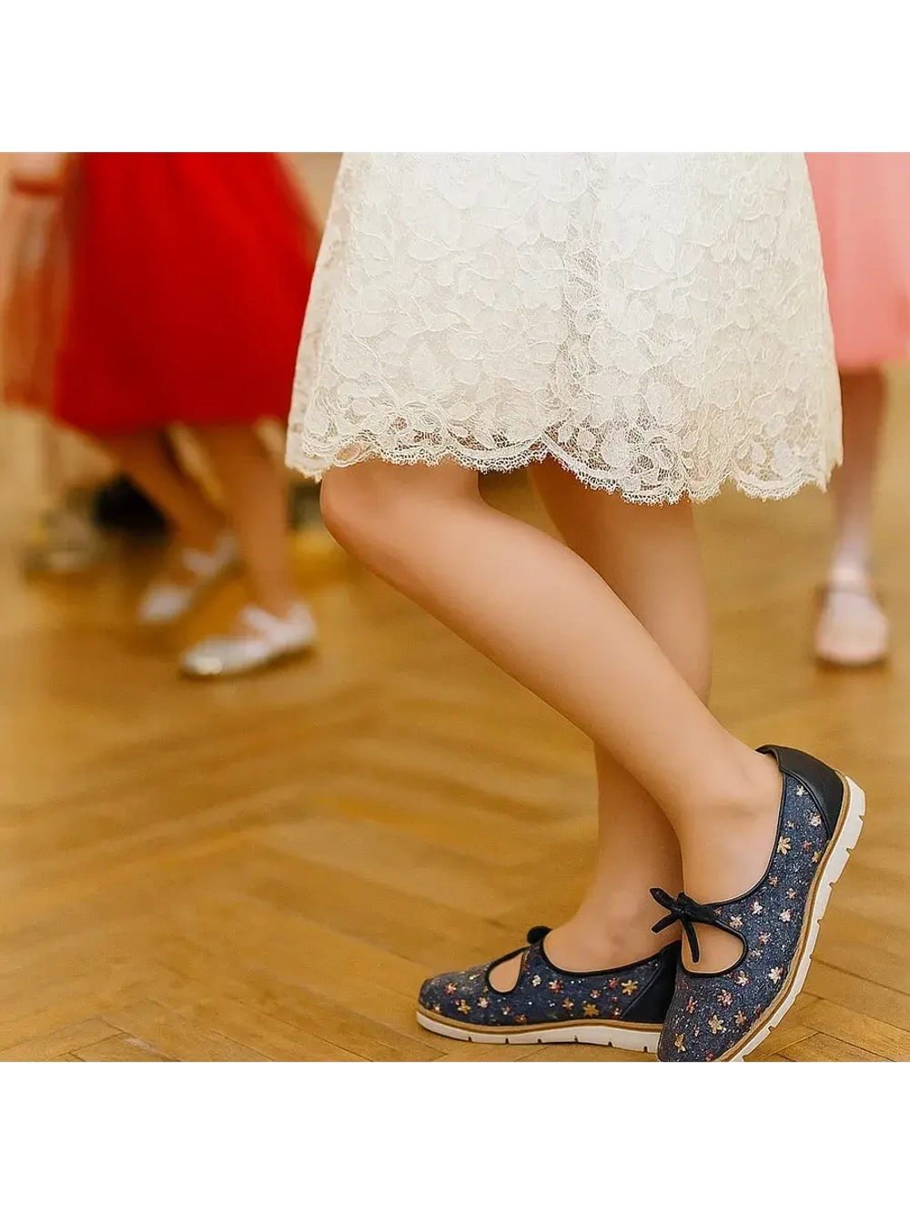 Туфли для девочки праздничные.