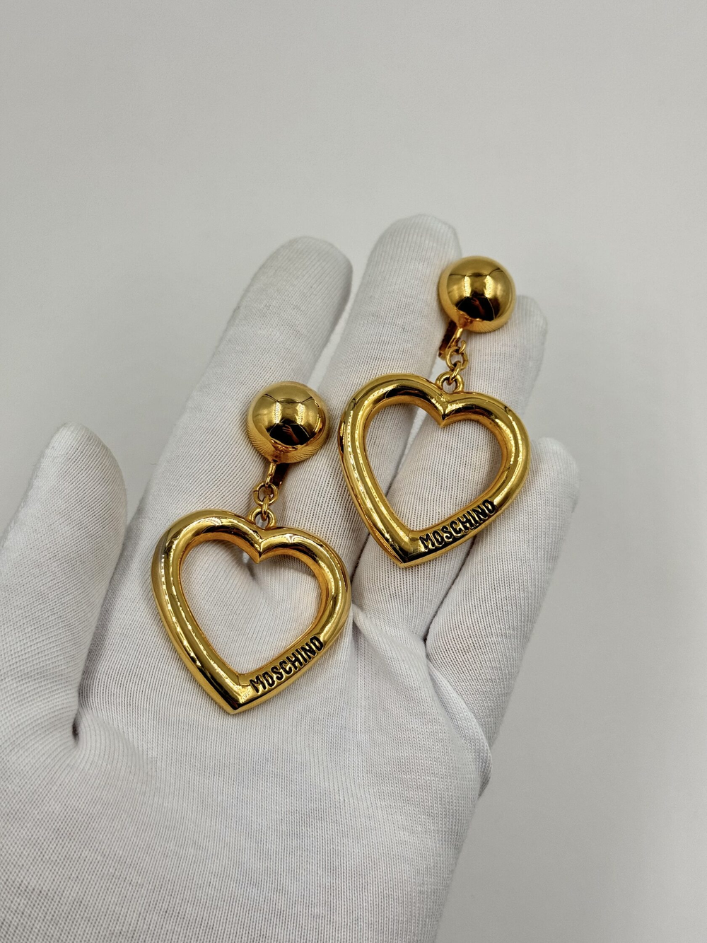 Клипсы с подвесками в виде сердец Moschino