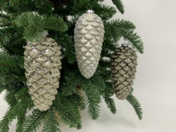 Елочная игрушка 7х16см House of Seasons Шишка шампань/белая/серебро в ассортименте 3 вида