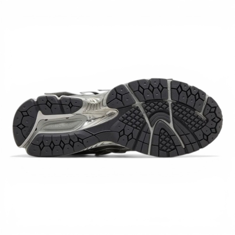 NEW BALANCE 1906A Concrete Silver Metallic