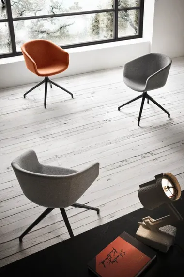 Кресло офисное с обивкой Basket U