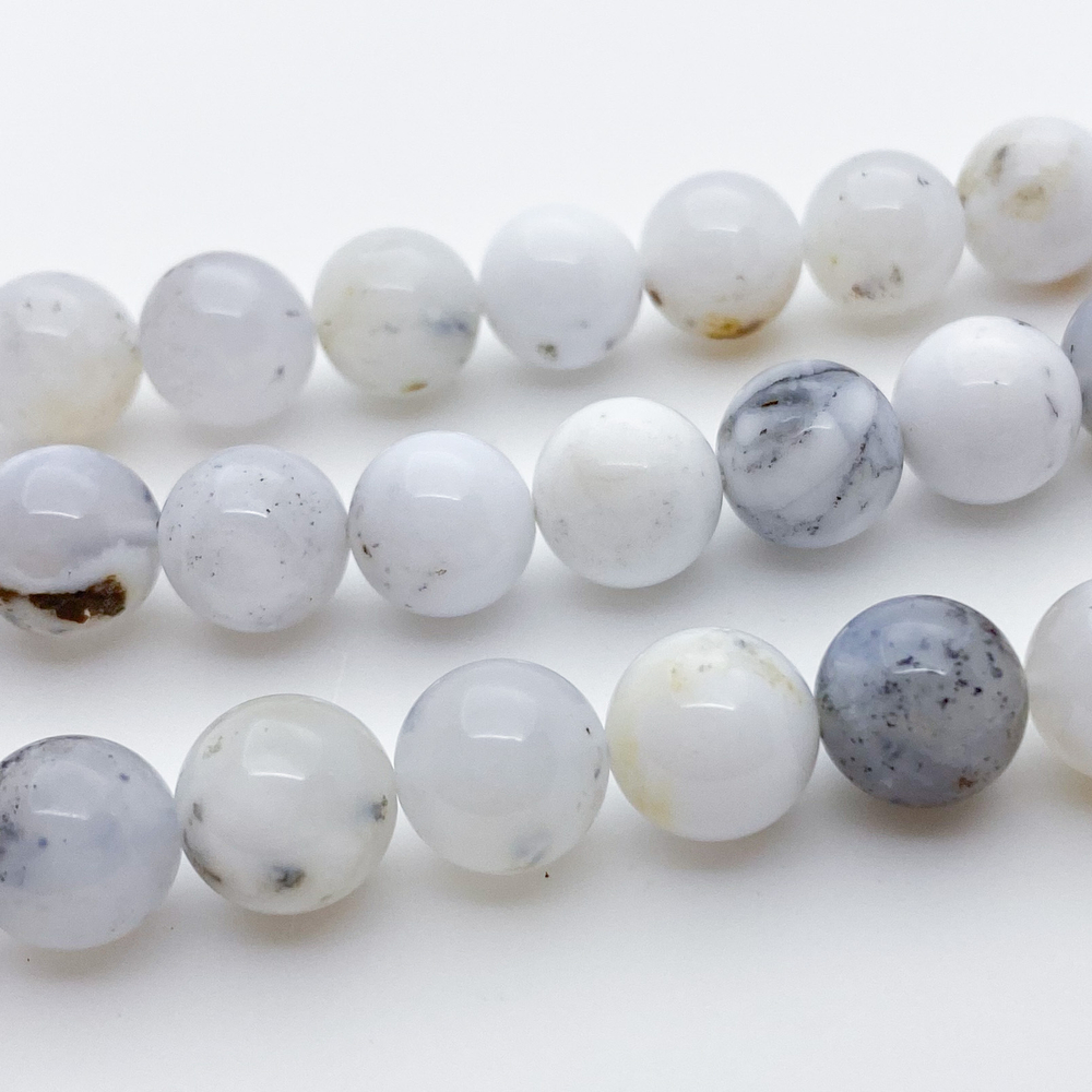 Опал белый бусины, диаметр 10,5-10,6 мм, цена за 9 шт (1/4 нити)