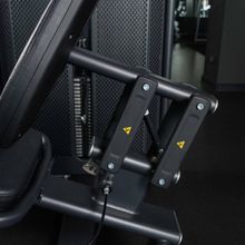 E7002 Разгибание ног сидя. Стек 135 кг