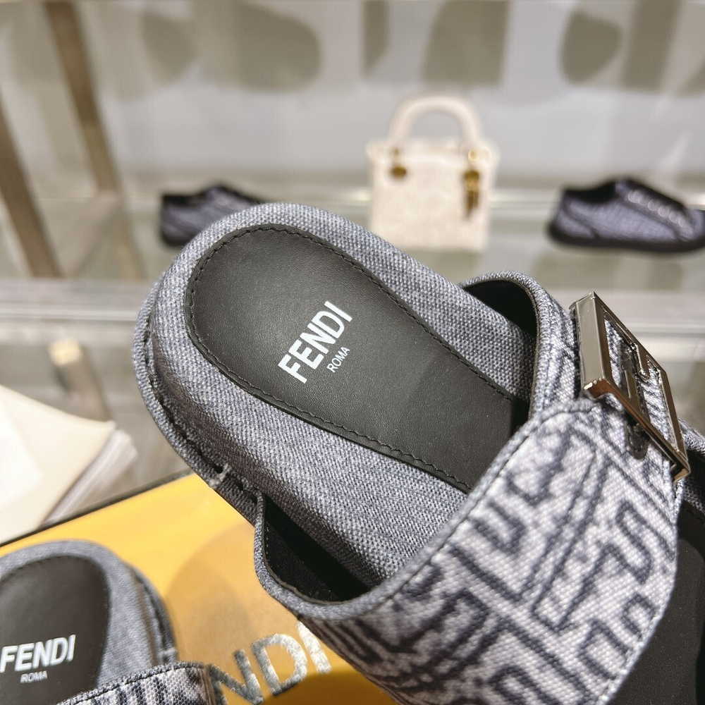 Fendi Feel Slides