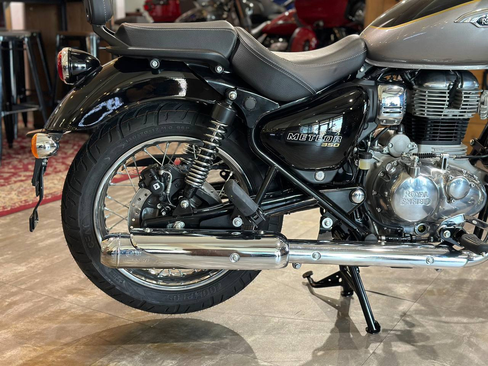 Royal Enfield Meteor 350 Aurora Black