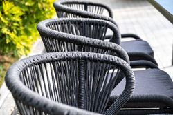 "Милан" стул плетеный из роупа, каркас алюминий темно-серый (RAL7024) муар, роуп темно-серый круглый, ткань темно-серая 027