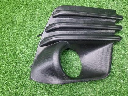 Накладка ПТФ правая Subaru Forester 5 SK (21-нв)