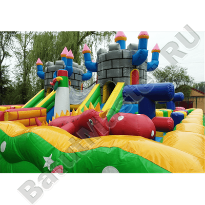 Большой надувной батут "Средневековье" 20*20*5 м