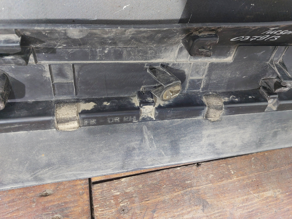 Накладка двери передней правой Hyundai Tucson 4 (NX4) 20-нв Б/У Оригинал 87722N9000