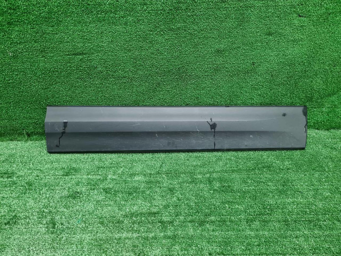 Накладка двери передняя правая Skoda Karoq (17-нв)