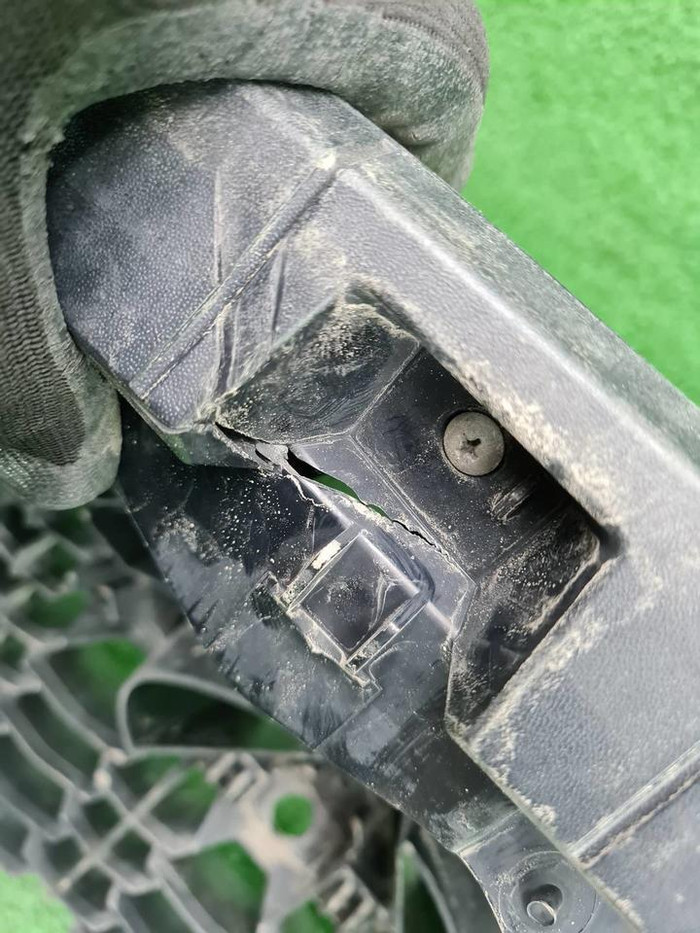 Решетка радиатора Infiniti QX80 (2017-2020)