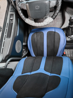Чехлы Люкс VOLVO FH-13 после 2018 года: водитель от сиденья, пассажир от стойки кабины (один вырез под ремень) (экокожа, синий, черная вставка)