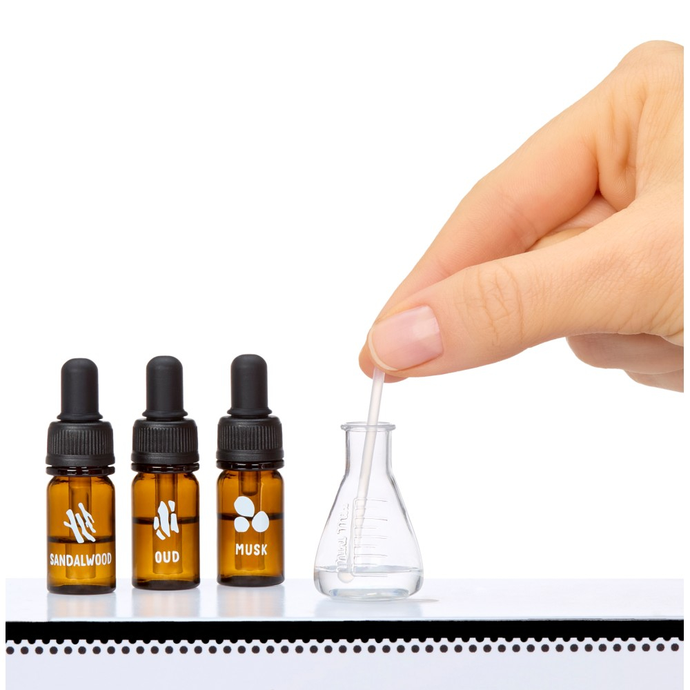 MGA's Miniverse - Мини-парфюм MAKE IT MINI FRAGRANCES Шар-сюрприз 547037