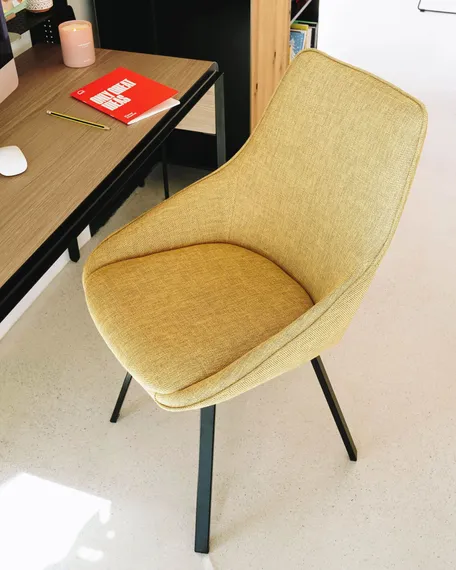 Крутящийся стул Haston горчичный | La Forma | Испания | Купить в Hallberg.ru