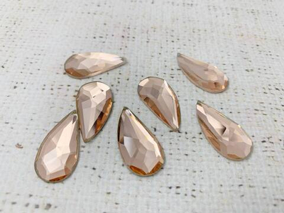 Стразы стекло клеевые, р. 2,5х1,5 см, бледно-персиковый