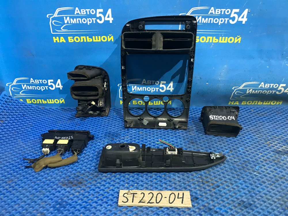Рамка магнитофона TOYOTA AVENSIS 2001